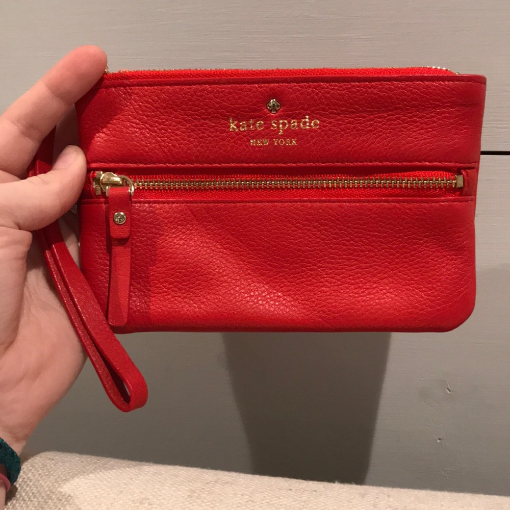 kate spade red wristlet! ❤️